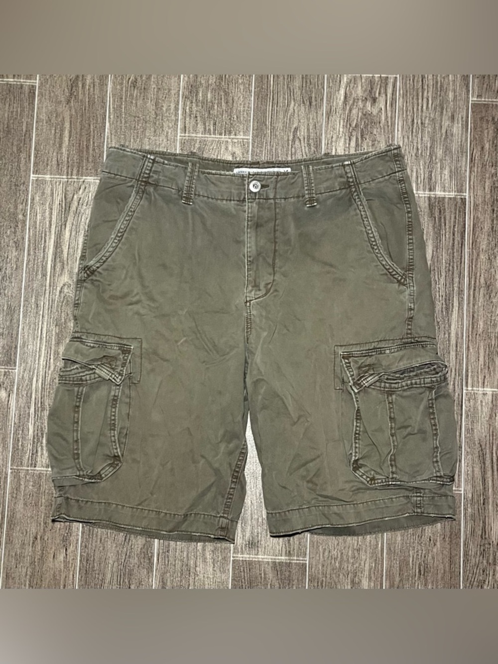 America Eagle Longer Length Cargo Shorts  Green Baggy Wide Leg Mens 38 Y2K